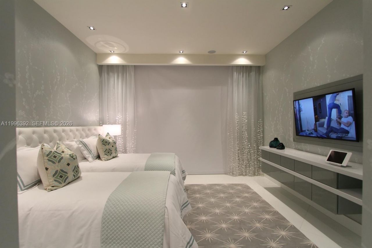 900 Brickell Key Blvd, Unit PH3403, Miami, FL 33131 Photo