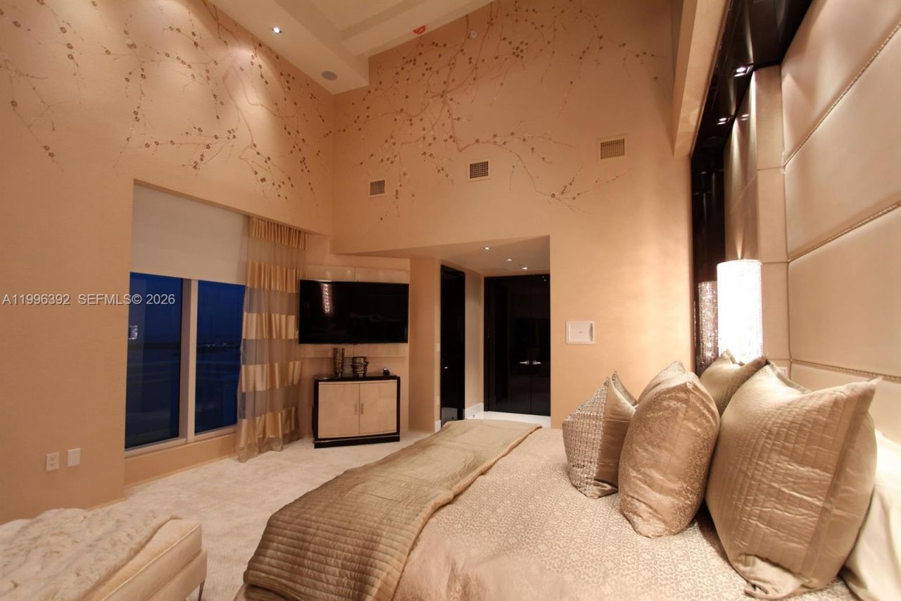 900 Brickell Key Blvd, Unit PH3403, Miami, FL 33131 Photo