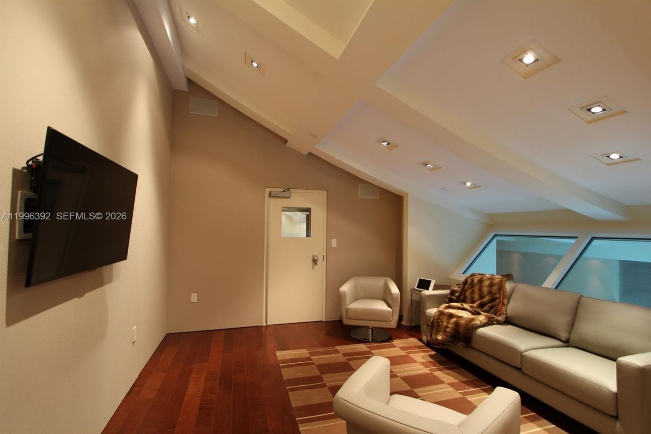 900 Brickell Key Blvd, Unit PH3403, Miami, FL 33131 Photo