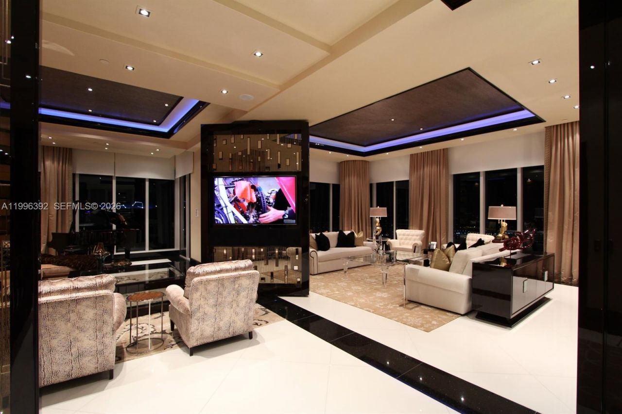 900 Brickell Key Blvd, Unit PH3403, Miami, FL 33131 Photo