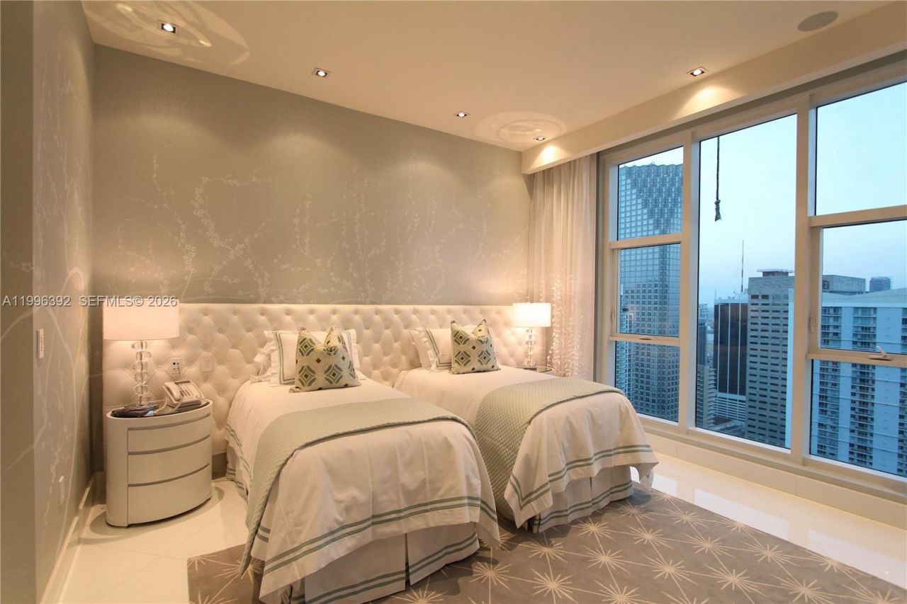 900 Brickell Key Blvd, Unit PH3403, Miami, FL 33131 Photo