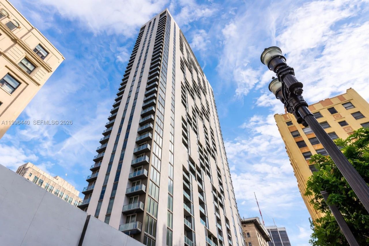 151 SE 1st St , Unit 3001, Miami, FL 33131 Photo