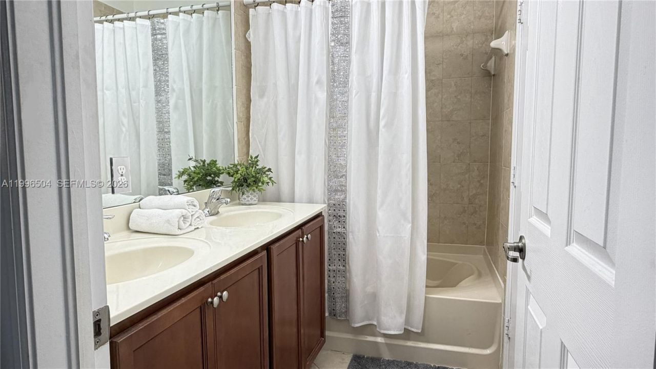 11605 NW 89th St, Unit 220, Doral, FL 33178 Photo