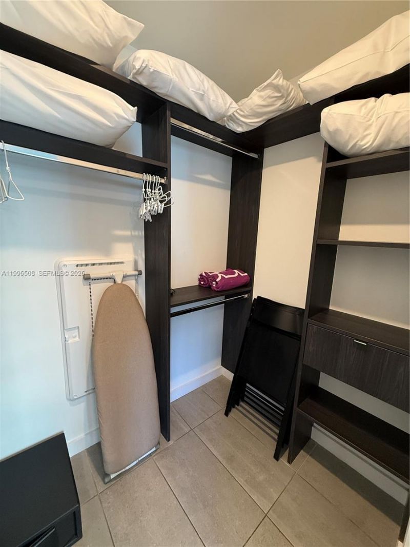 227 NE 2nd St, Unit 2911, Miami, FL 33132 Photo