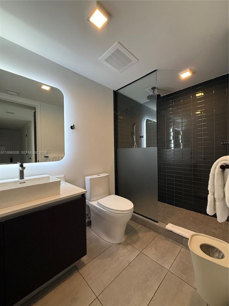 227 NE 2nd St, Unit 2911, Miami, FL 33132 Photo