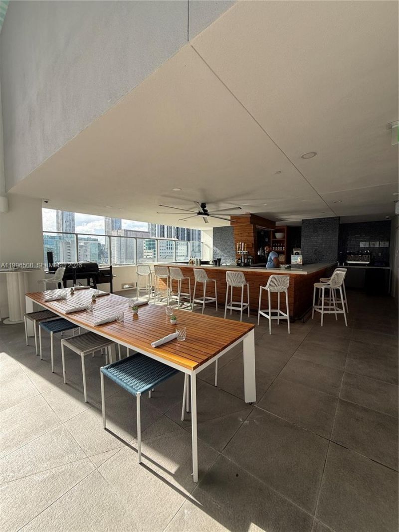 227 NE 2nd St, Unit 2911, Miami, FL 33132 Photo