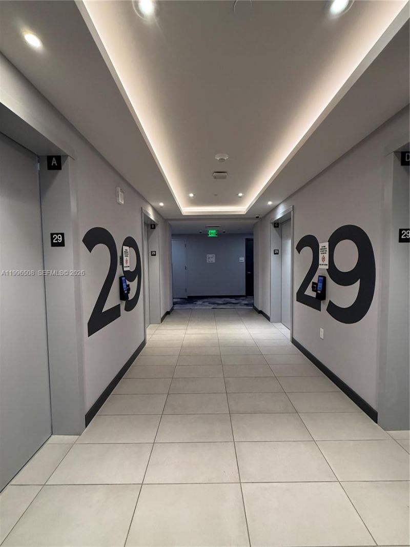 227 NE 2nd St, Unit 2911, Miami, FL 33132 Photo