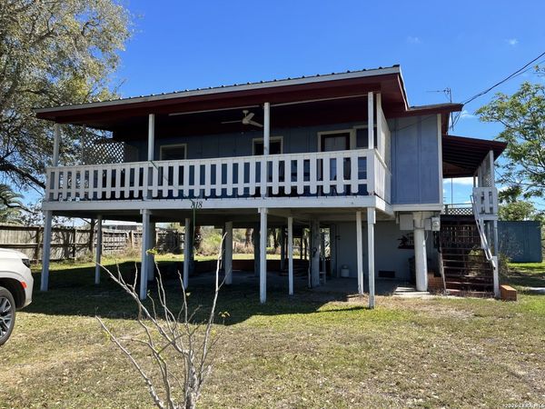 818 Swan Point Lagoon, Seadrift, TX 77983
