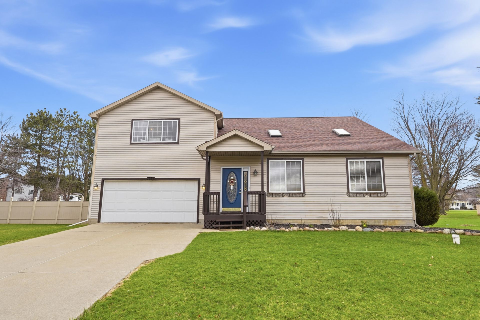 1223 Lori Lane, Fenton, MI 48430 Main Photo