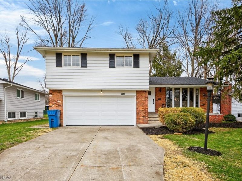 6151 Sherwood Drive, North Olmsted, OH 44070 Photo 3