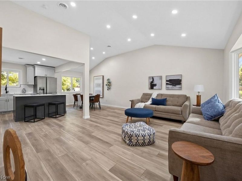 6151 Sherwood Drive, North Olmsted, OH 44070 Photo 4