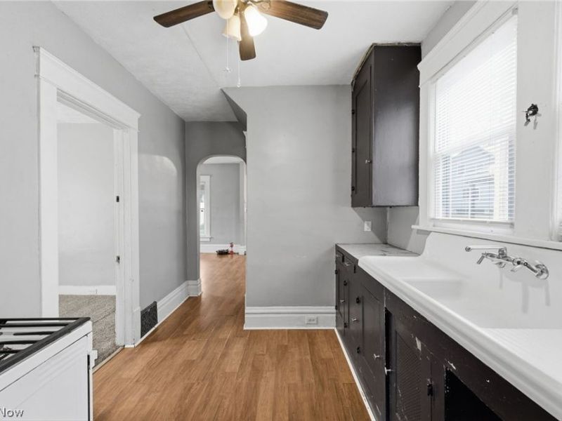 244 Power Street , Akron, OH 44304 Photo 9