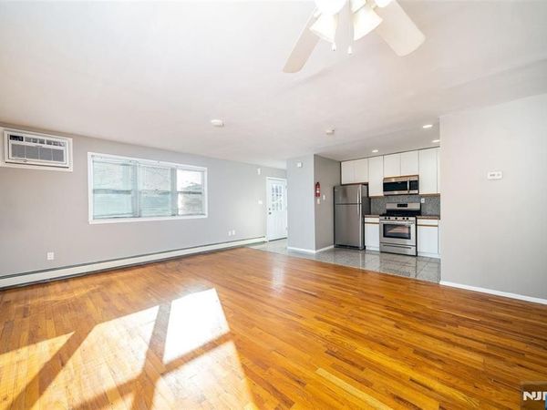 54 Chestnut Street, WEEHAWKEN, NJ 07086