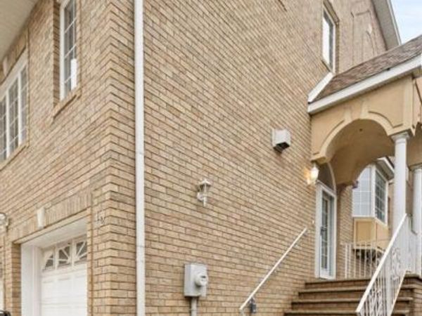 12 Liberty Court, SECAUCUS, NJ 07094