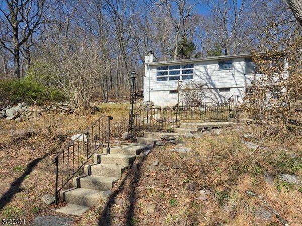 48 W Shore Trl, Sandyston, NJ 07826