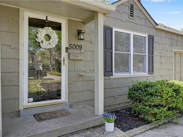 5009 W 51st Terrace, Roeland Park, KS 66205