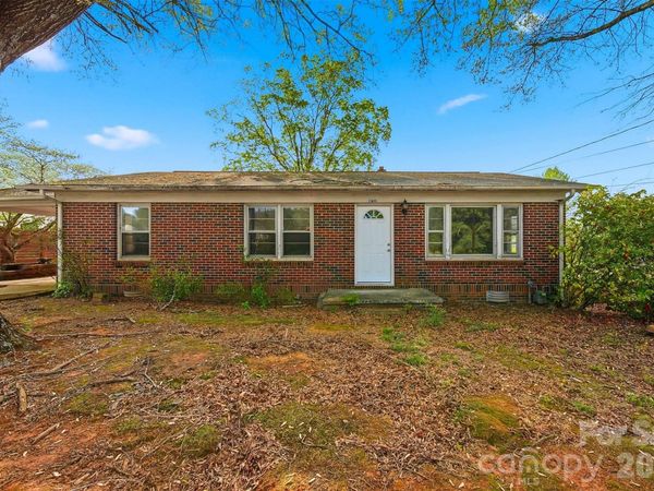 2610 20th Street Lane NE, Hickory, NC 28601