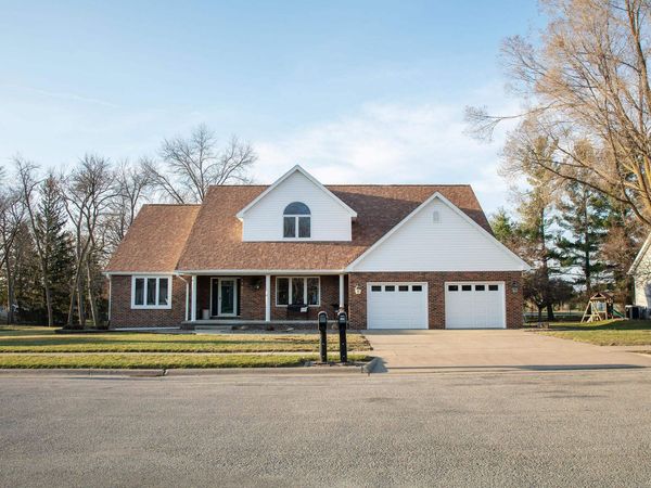 1103 Gateway Boulevard, Waverly, IA 50677