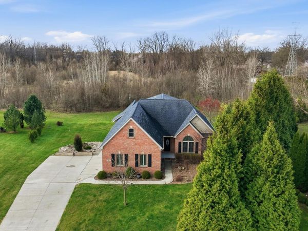 608 Oak Hill Court, Monroe, MI 48162