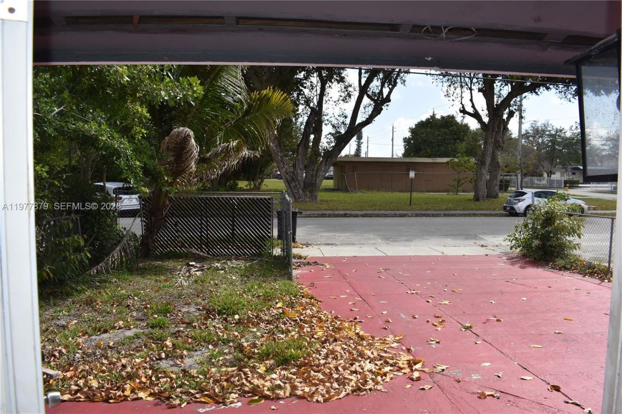 2121 NW 26th Ave, Fort Lauderdale, FL 33311 Photo