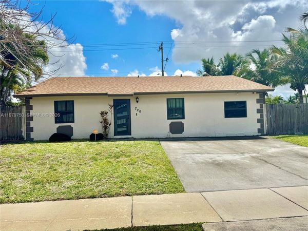 720 SW 81 Ter , North Lauderdale, FL 33068