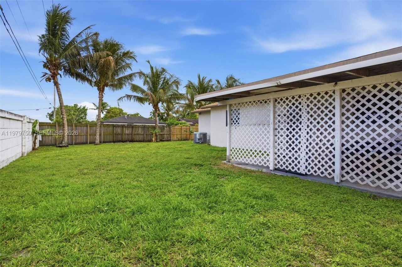 720 SW 81 Ter, North Lauderdale, FL 33068 Photo