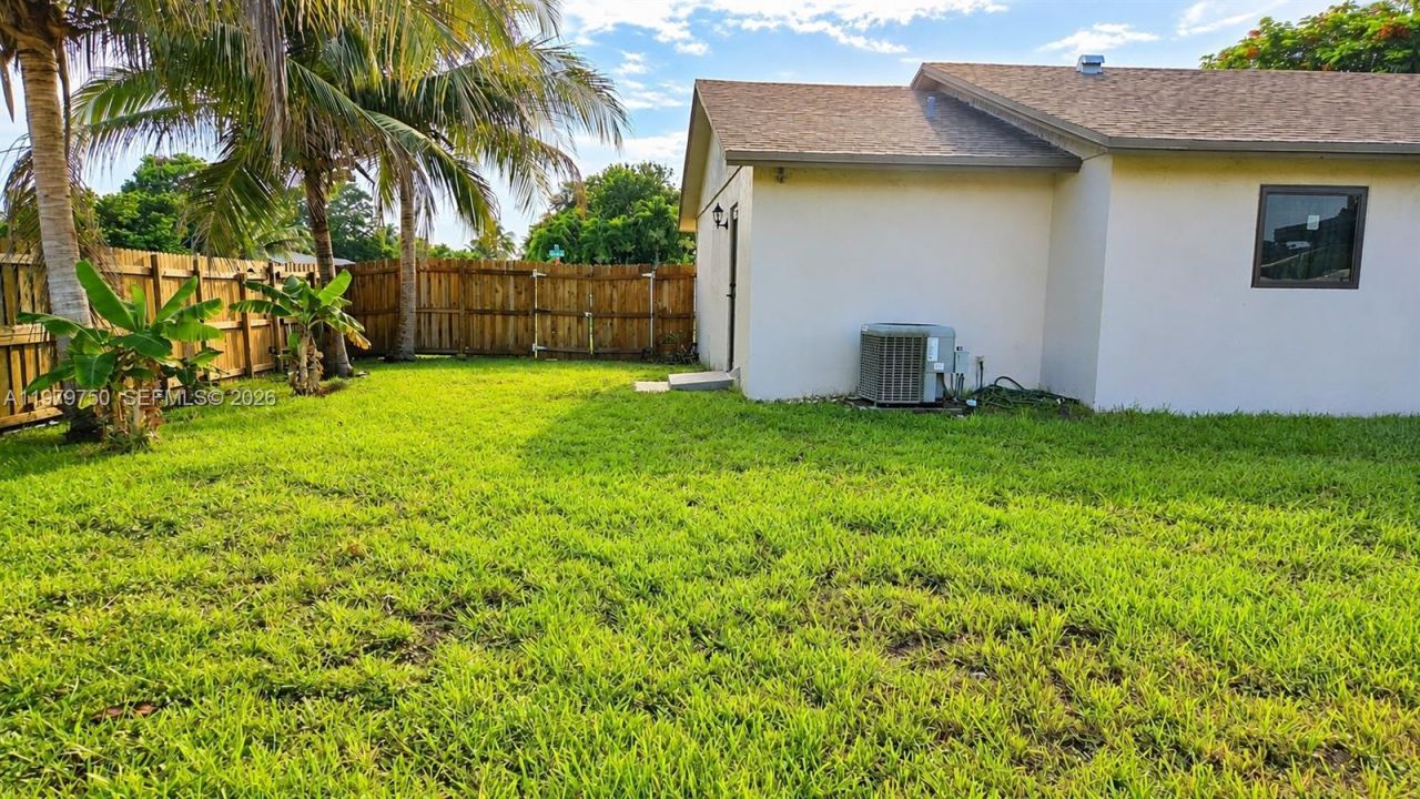 720 SW 81 Ter, North Lauderdale, FL 33068 Photo
