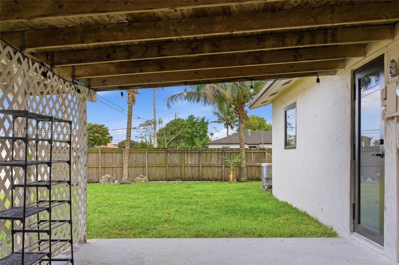 720 SW 81 Ter, North Lauderdale, FL 33068 Photo