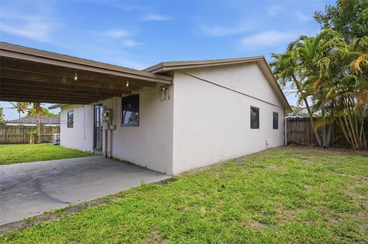 720 SW 81 Ter, North Lauderdale, FL 33068 Photo