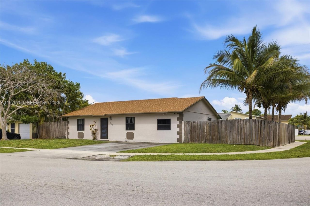 720 SW 81 Ter, North Lauderdale, FL 33068 Photo