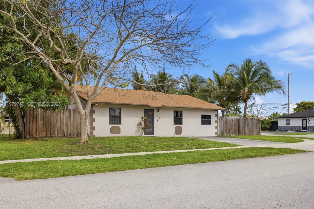 720 SW 81 Ter, North Lauderdale, FL 33068 Photo