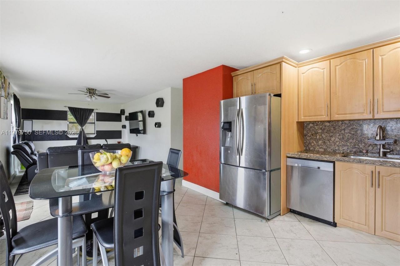 720 SW 81 Ter, North Lauderdale, FL 33068 Photo