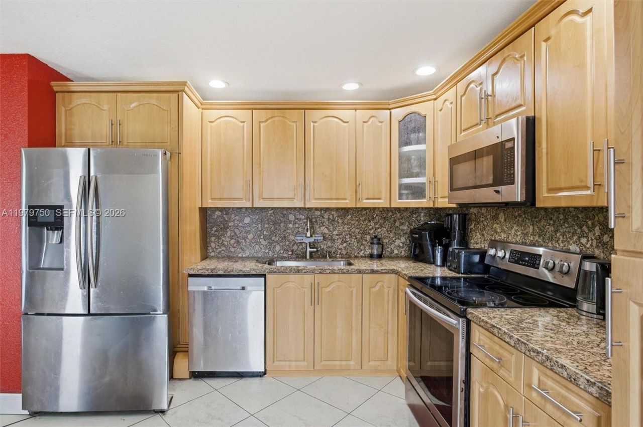720 SW 81 Ter, North Lauderdale, FL 33068 Photo