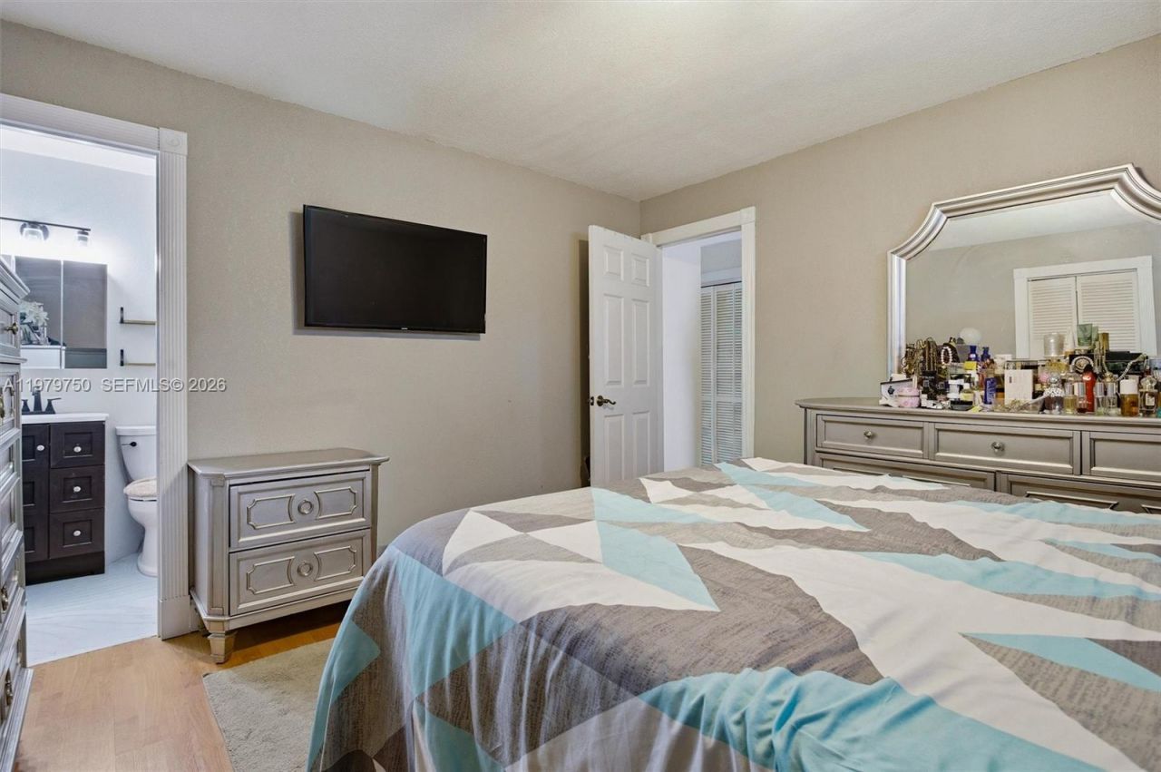 720 SW 81 Ter, North Lauderdale, FL 33068 Photo