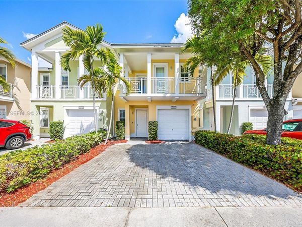 10711 NW 75th Ln, Doral, FL 33178