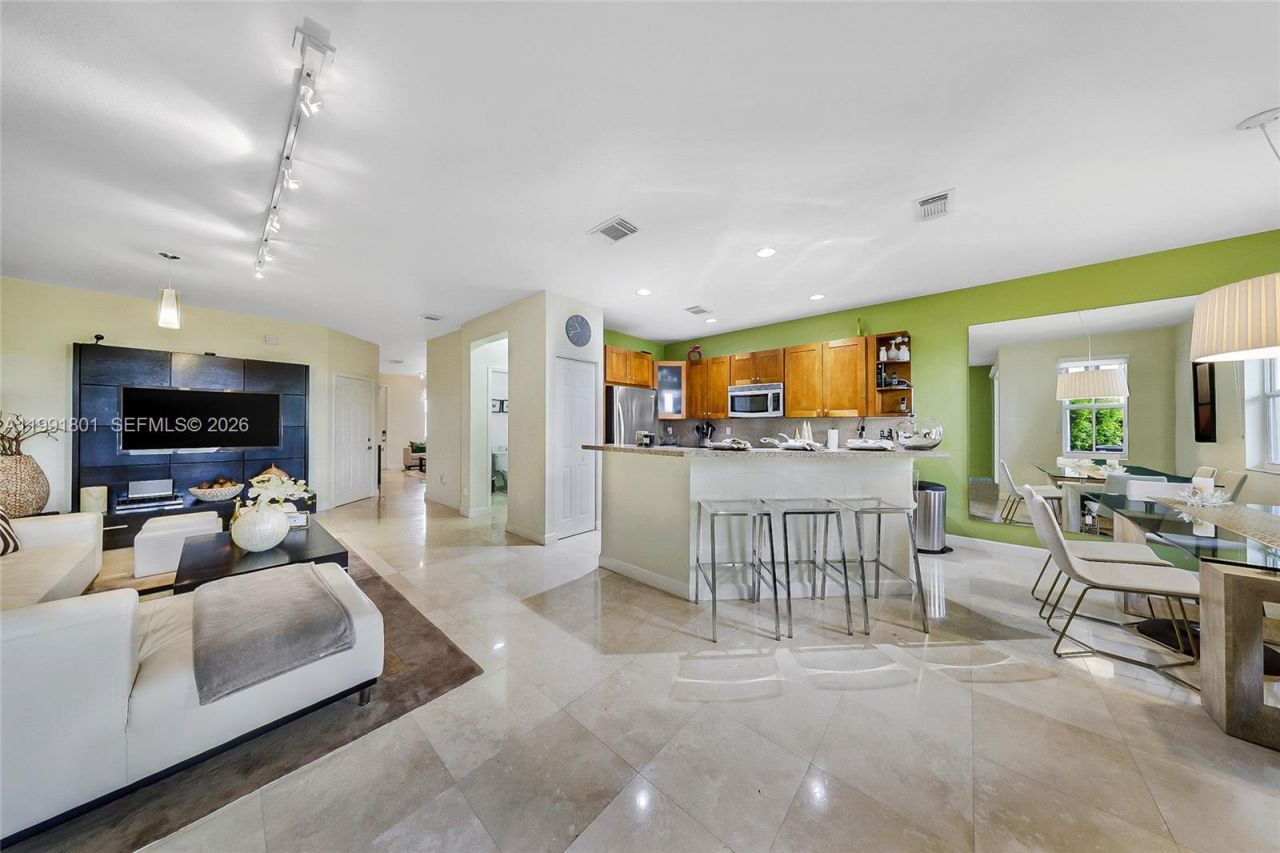 10711 NW 75th Ln, Doral, FL 33178 Photo