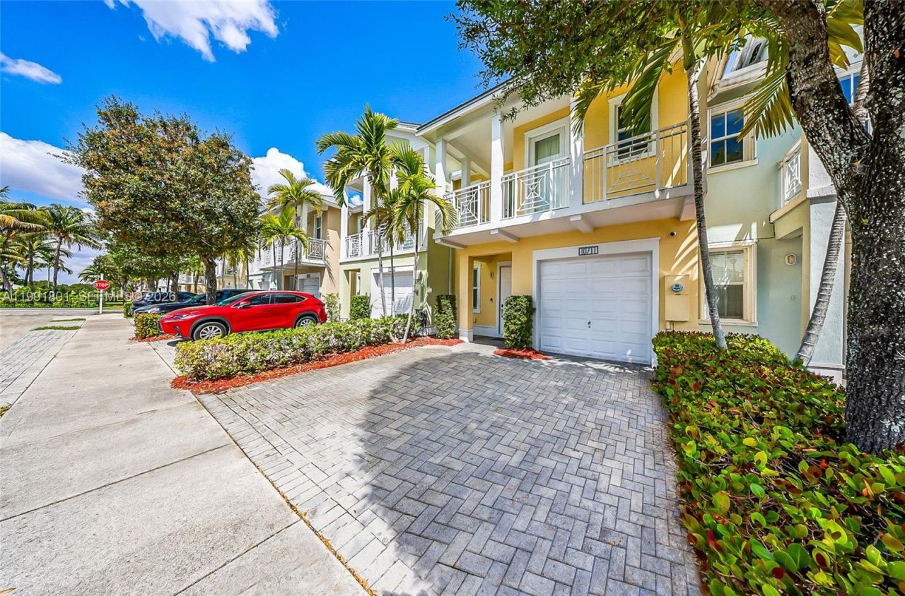 10711 NW 75th Ln, Doral, FL 33178 Photo