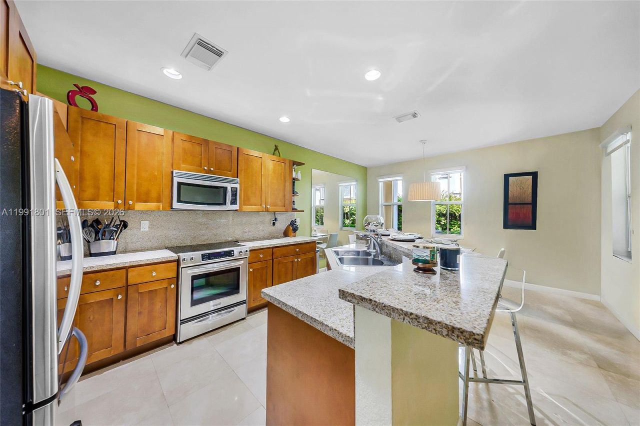 10711 NW 75th Ln, Doral, FL 33178 Photo