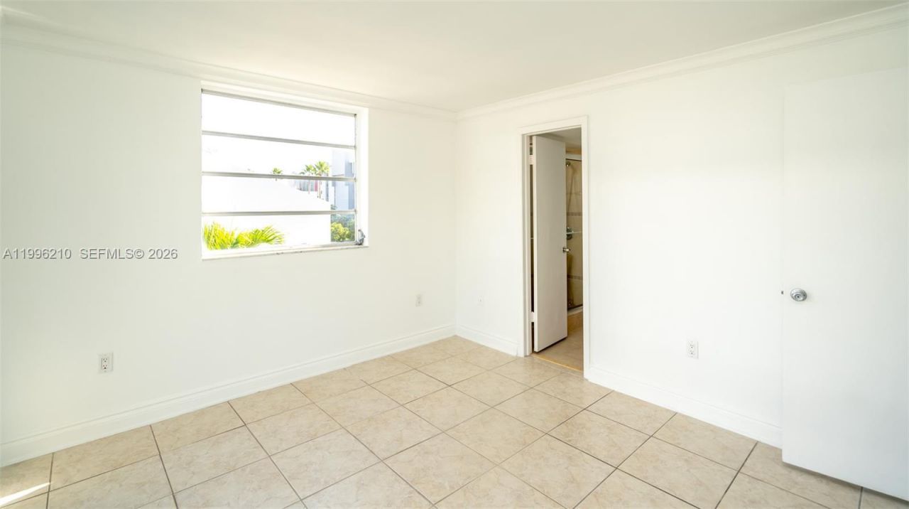 3527 NE 168th St , Unit 301, North Miami Beach, FL 33160 Photo