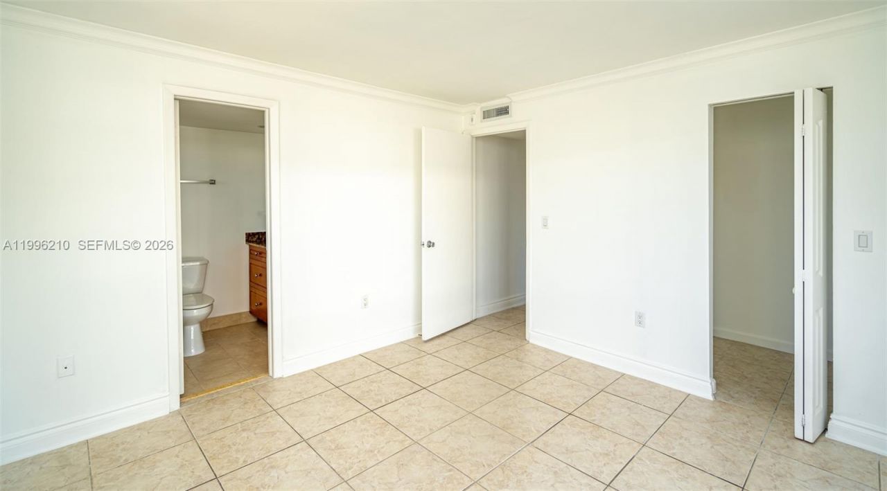 3527 NE 168th St , Unit 301, North Miami Beach, FL 33160 Photo