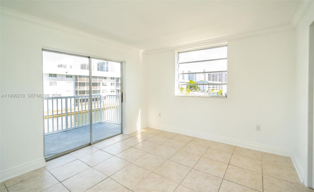 3527 NE 168th St , Unit 301, North Miami Beach, FL 33160 Photo