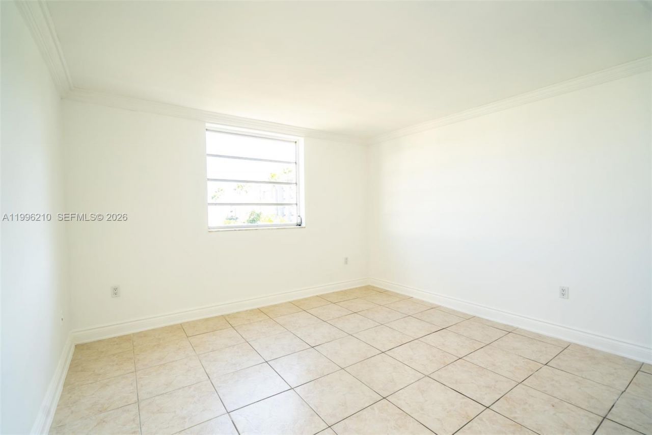 3527 NE 168th St , Unit 301, North Miami Beach, FL 33160 Photo