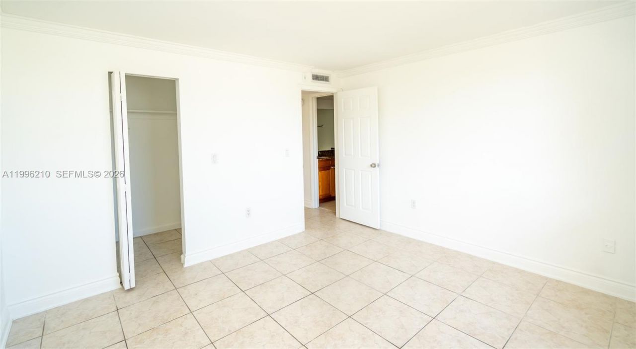 3527 NE 168th St , Unit 301, North Miami Beach, FL 33160 Photo