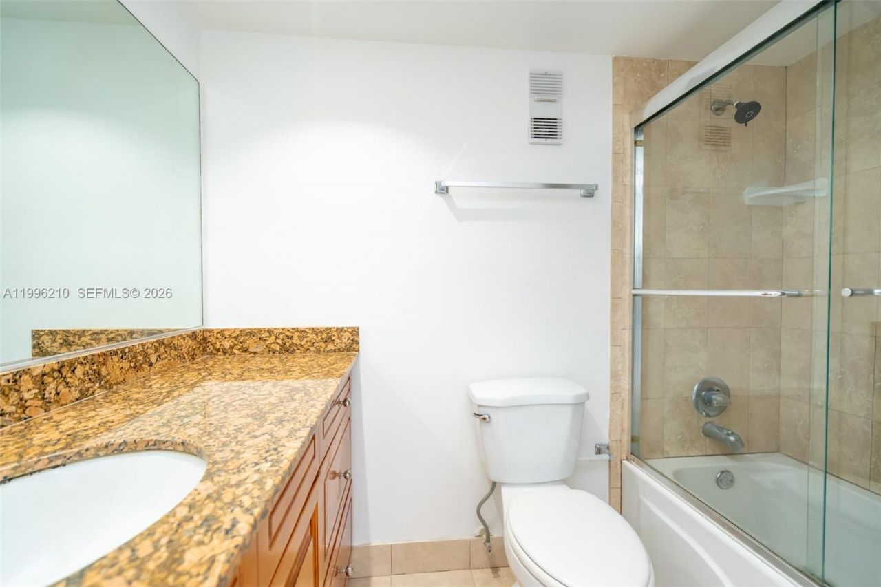 3527 NE 168th St , Unit 301, North Miami Beach, FL 33160 Photo