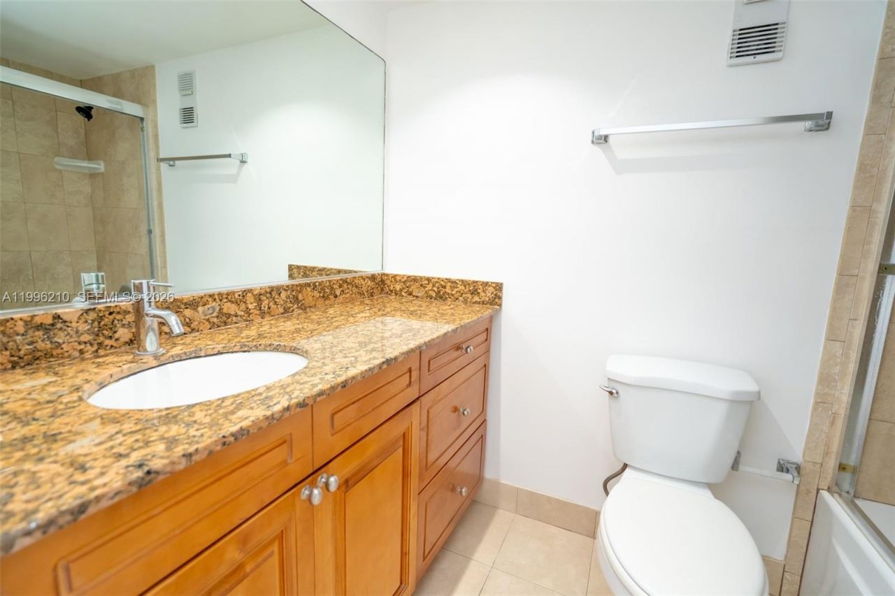 3527 NE 168th St , Unit 301, North Miami Beach, FL 33160 Photo