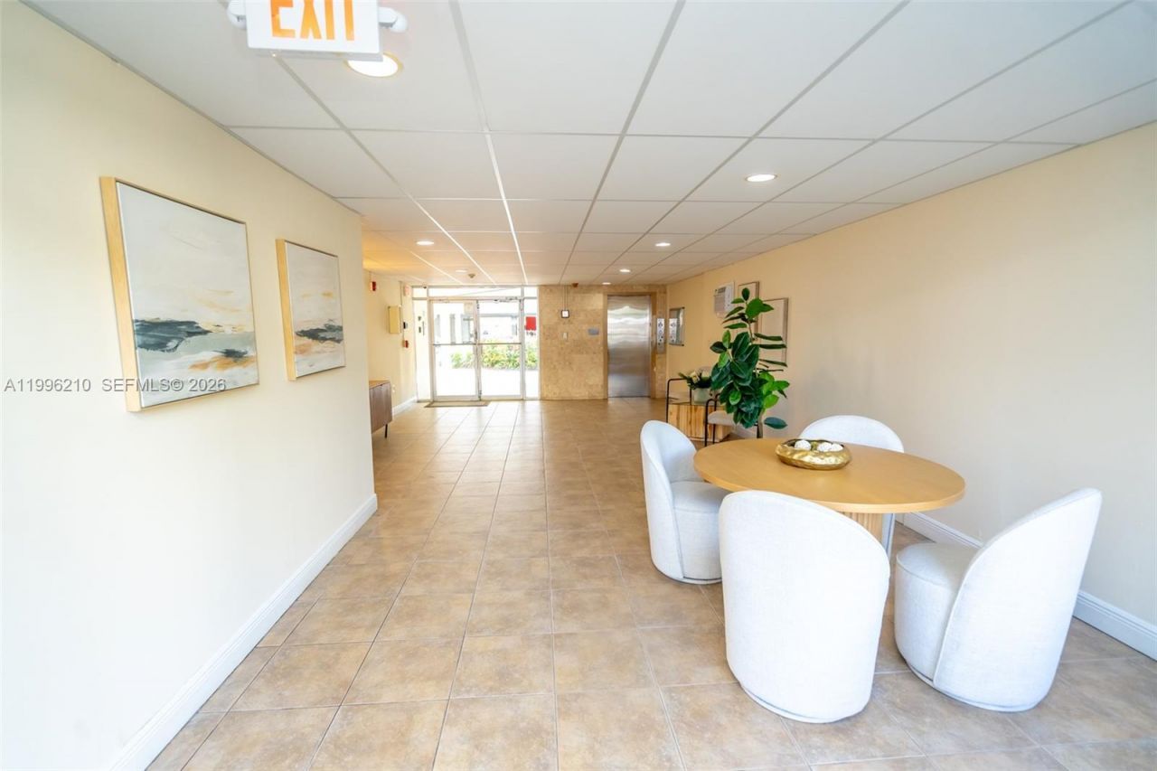 3527 NE 168th St , Unit 301, North Miami Beach, FL 33160 Photo