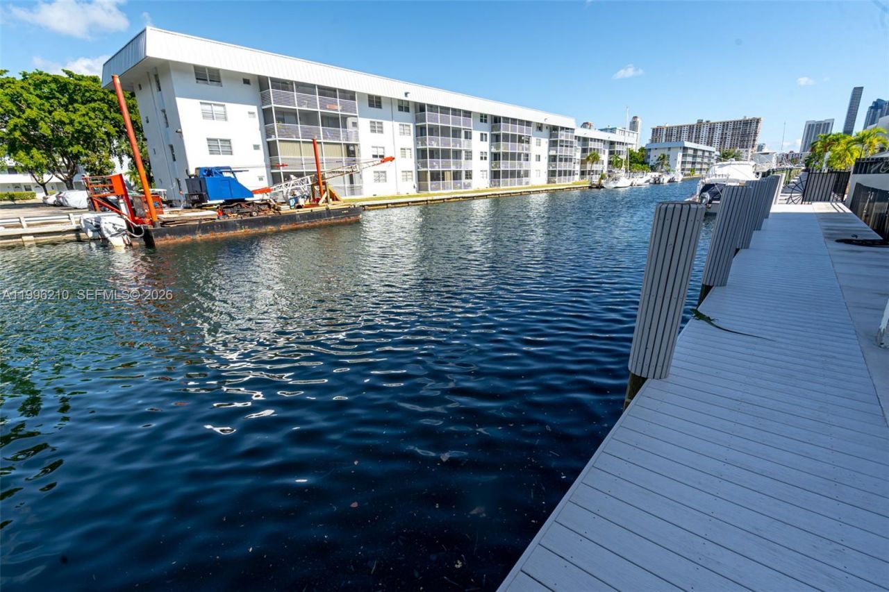 3527 NE 168th St , Unit 301, North Miami Beach, FL 33160 Photo