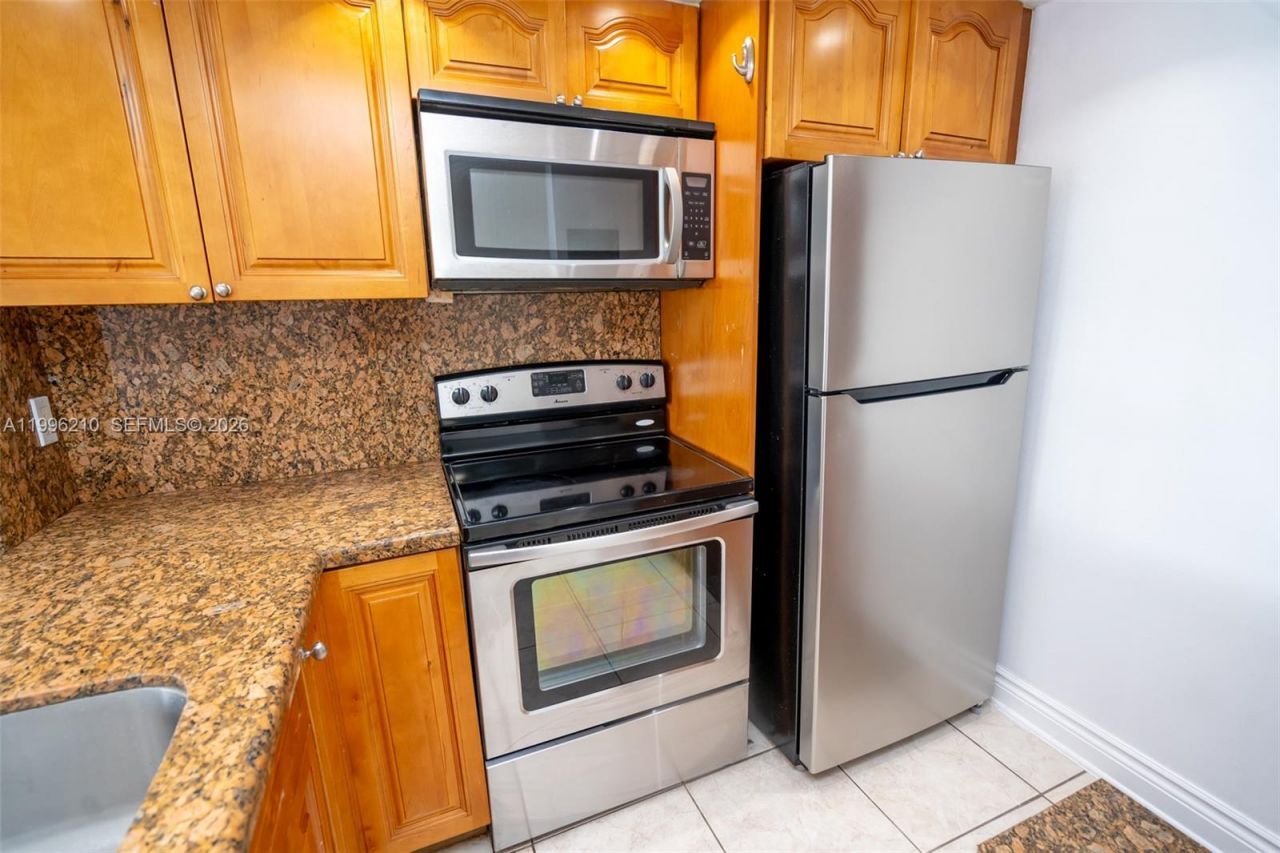 3527 NE 168th St , Unit 301, North Miami Beach, FL 33160 Photo