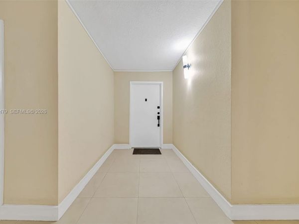 9360 Fontainebleau Blvd, Unit 208, Miami, FL 33172