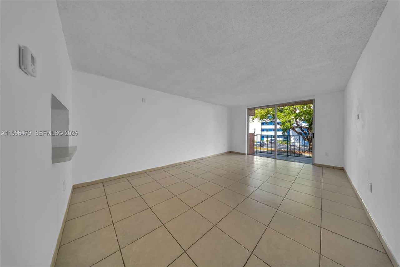 9360 Fontainebleau Blvd, Unit 208, Miami, FL 33172 Photo
